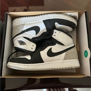 AIR JORDAN 1 Retro High ( Excellent Condition) 🤍🤍